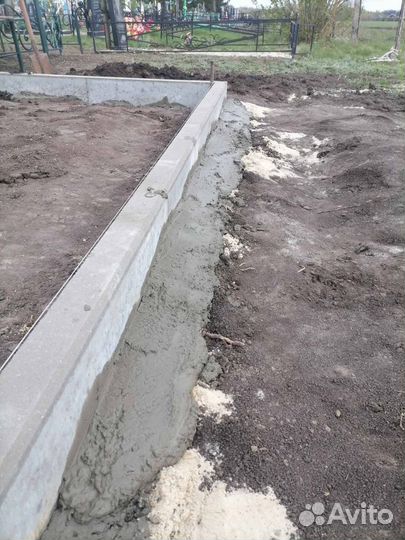 Благоустройство могил, укладка плитки