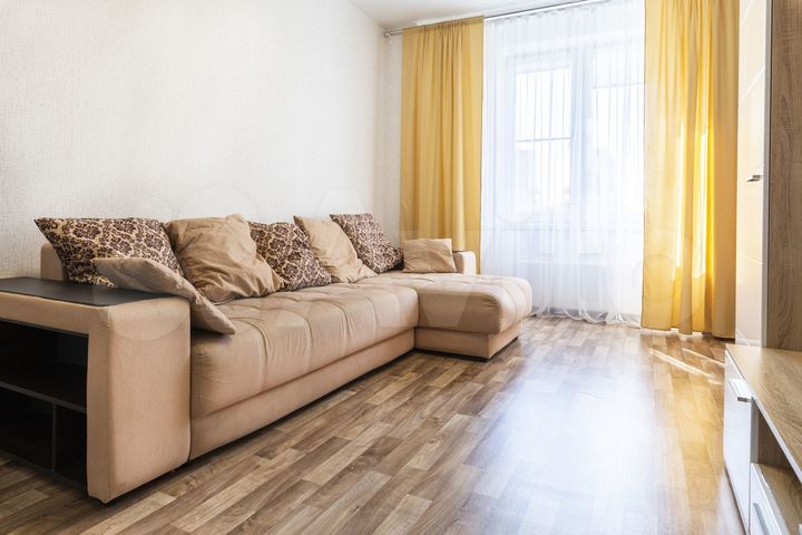 2-к. квартира, 60 м², 1/15 эт.