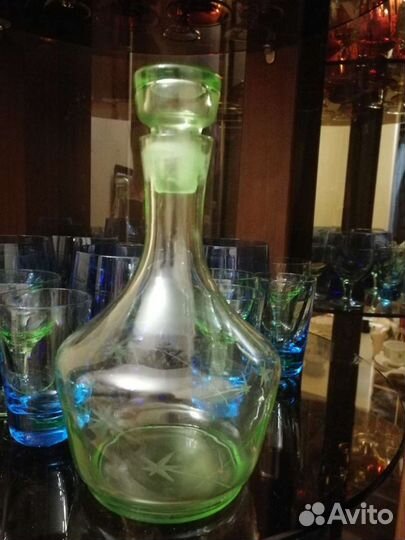 Зелёный Графин с рюмками винтаж
