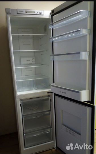 Холодильник Bosch KGN39V