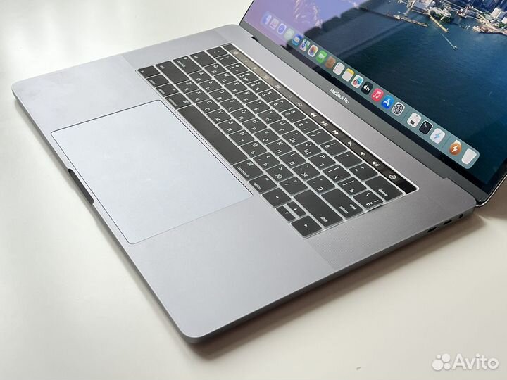 MacBook Pro 15 2018 i7 2.6Ghz 16GB 512GB AMD 560X