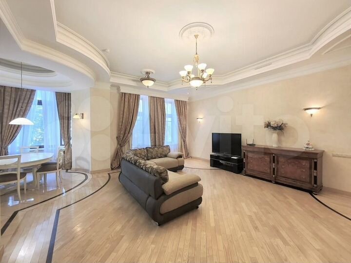 4-к. квартира, 180 м², 2/8 эт.