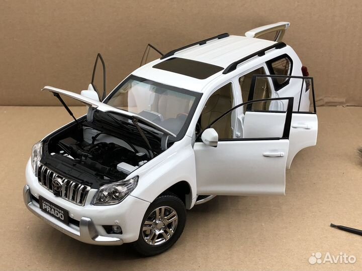 Toyota Land Cruiser Prado 1:18