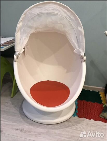 Вращающееся кресло Икеа, белый/красный