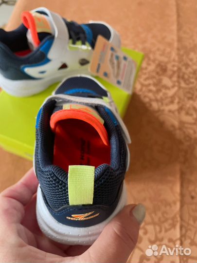 Кроссовки детские 24 размер