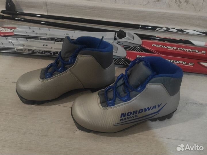 Новые беговые детские лыжи и ботинки р.31