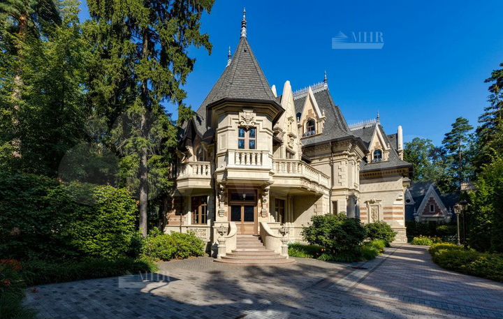 Дом 2164 м² на участке 57 сот.