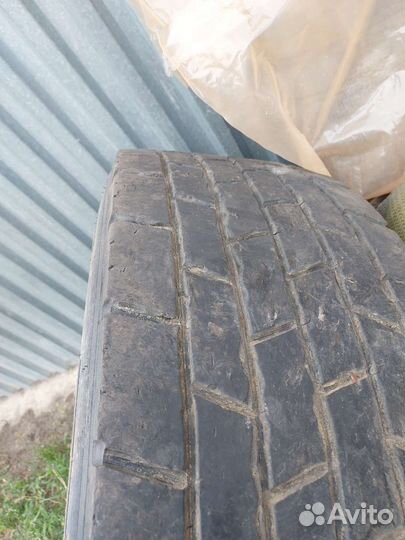 Резина грузовая стоит на камазе