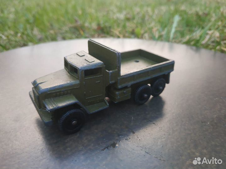 Металлическая машинка 