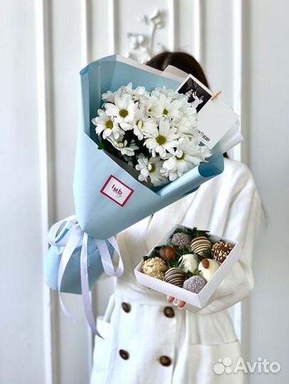 Комбо клубника в шоколаде + цветы