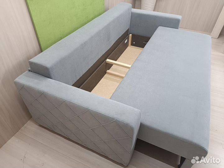 Диван стильный и комфортный Жаклин