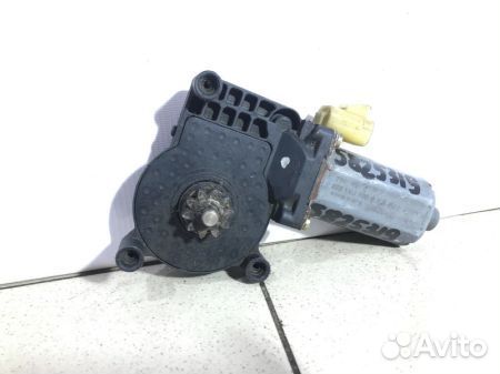 Моторчик переднего правого стеклоподъемника