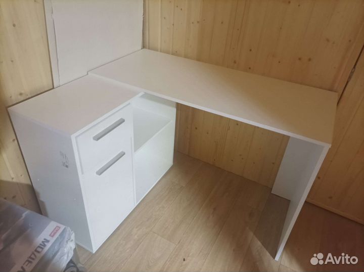 Угловой письменный стол