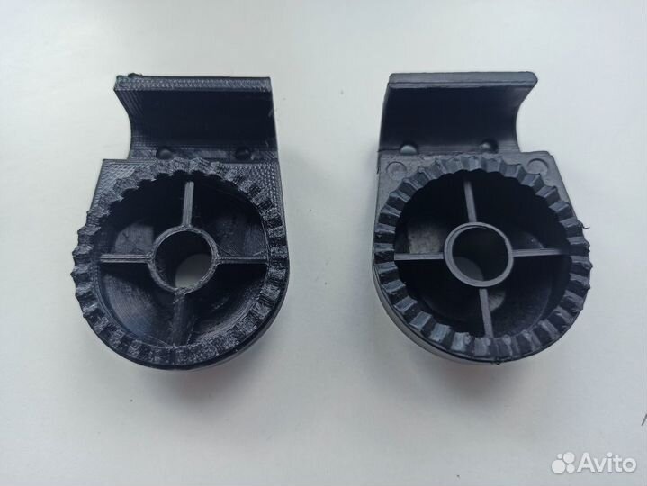 Крепление дуги тента качелей