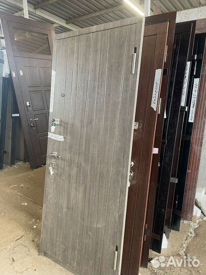 Дверь входная в квартиру