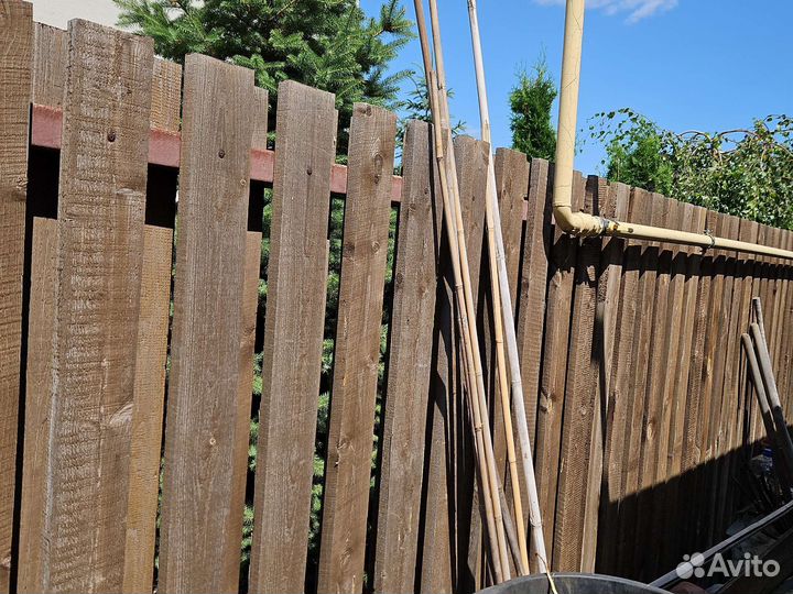 Горшки для растений и бамбуковые палки