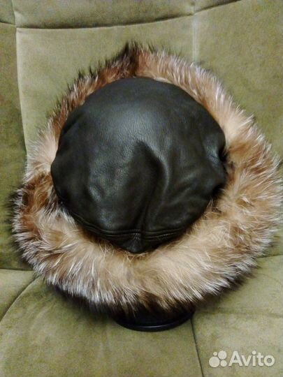 Шапка как у Аллы Пугачёвой. Отторочка - енот Осно