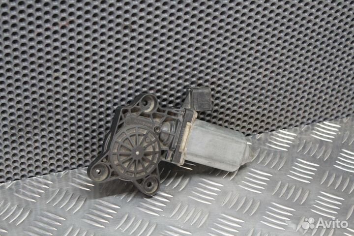 Моторчик стеклоподъемника Mercedes-Benz C215