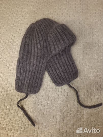 Шапка, манишка, варежки, бактус