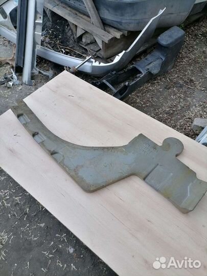 Шумоизоляция багажника Toyota Avensis T250