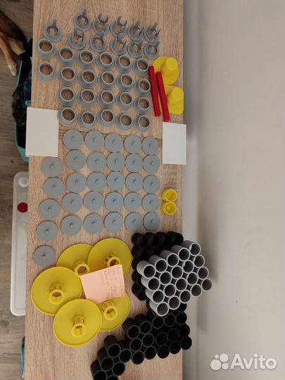 Большой набор пластиковых деталей