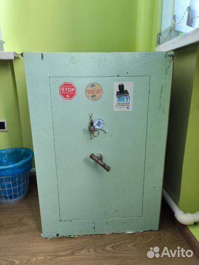 Сейф металлический