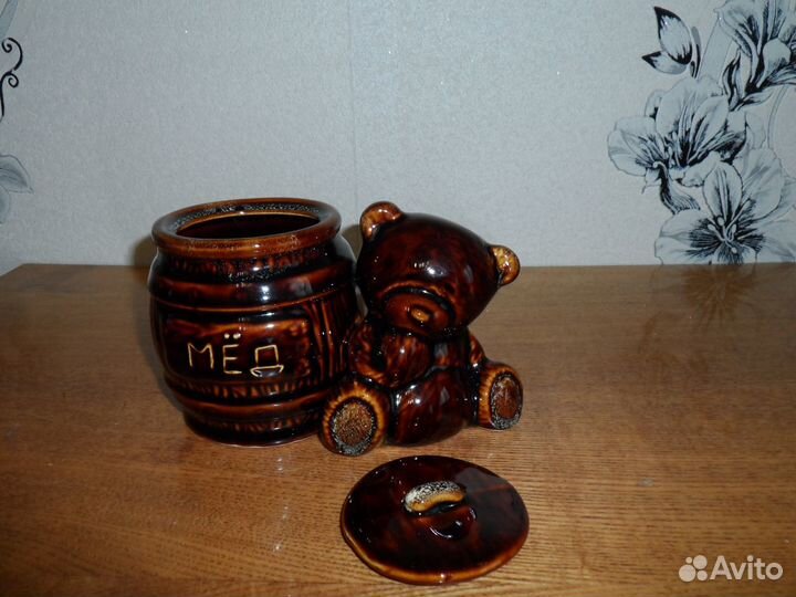 Статуэтка мишка с бочонком