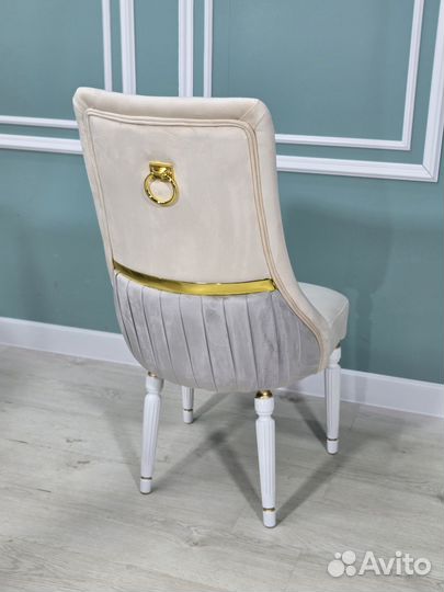 Стол и стулья