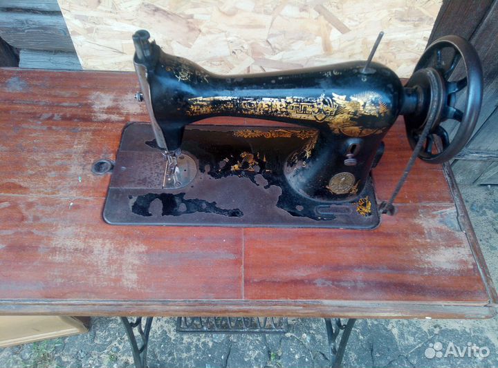 Продам машинку Singer серия А2701683