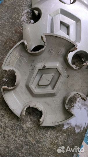 Колпаки на колеса на Дастер