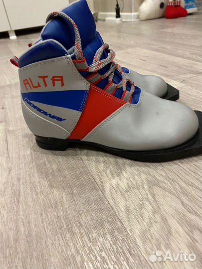 Лыжи детские с ботинками 140 см