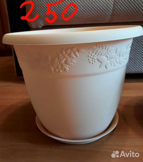Горшок цветочный пластиковый