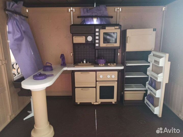 Кукольный домик с мебелью