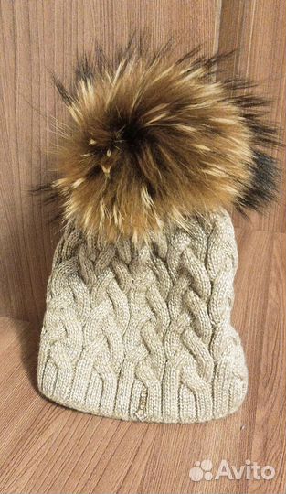 Зимняя шапка женская