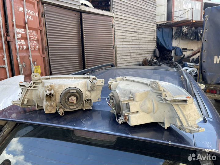 Фара Toyota Caldina ST196