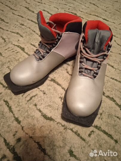 Ботинки лыжные