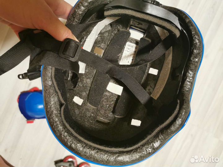 Роликовые коньки детские, шлем и защита