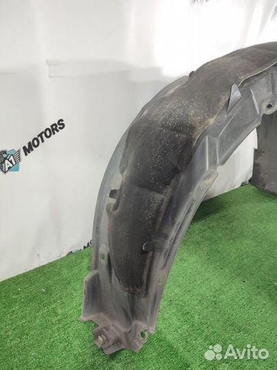 Подкрылок передний правый Toyota Avensis AZT255