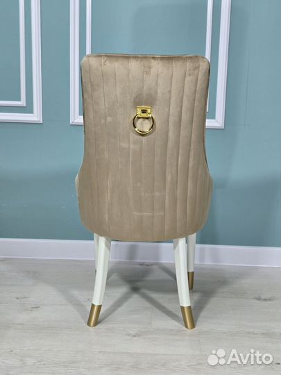 Стол и стулья