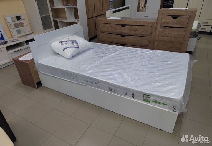 Кровать с матрасом 90x200