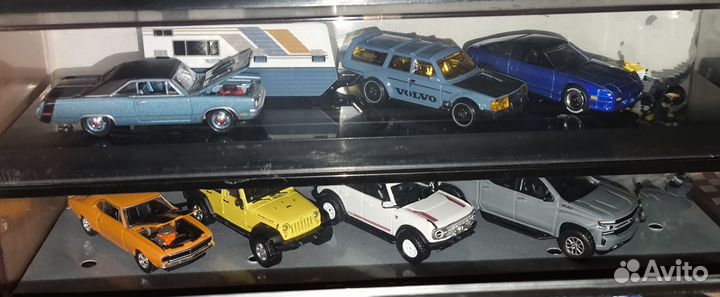 Модель автомобиля 1:64