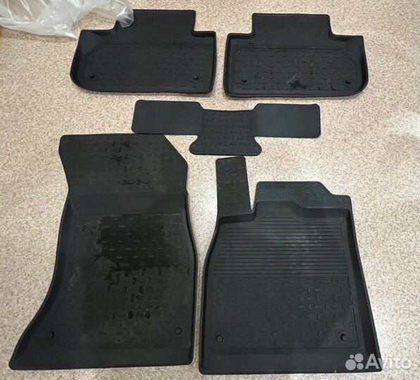 Резиновые коврики на Audi Q5