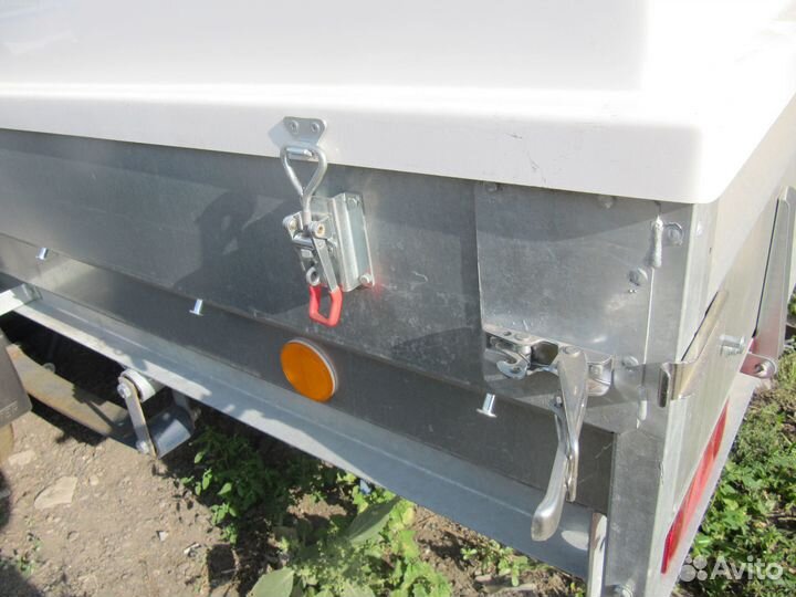 Прицеп легковой 3,5*1,5 с пластиковой крышкой