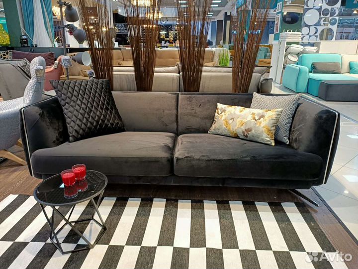 Диван прямой чёрный на ножках Италия дизайнерский