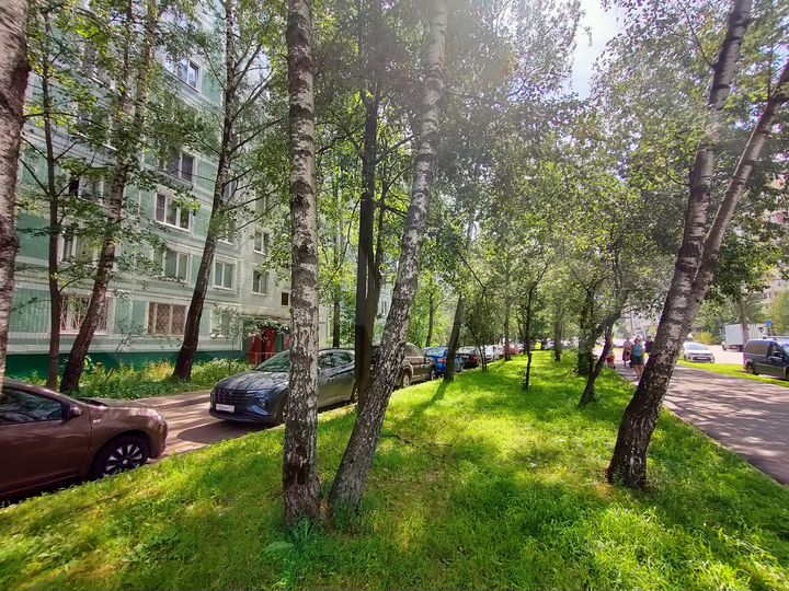 Доля в 4-к. квартире, 16,5 м², 1/9 эт.