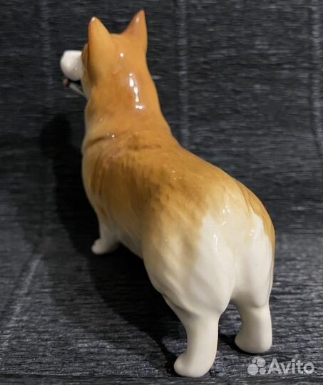 Корги фарфоровая статуэтка собаки