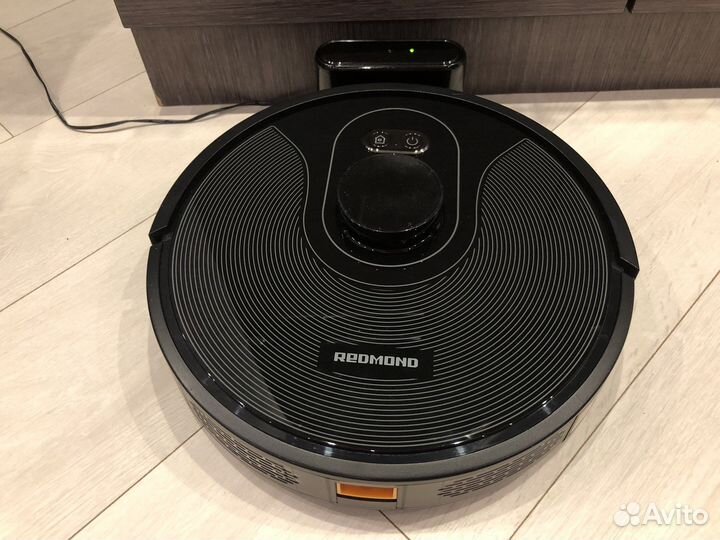 Робот пылесос redmond RV-R670s
