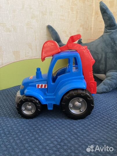 Синий Трактор с ковшом