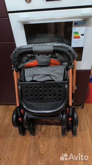 Прогулочная коляска новая