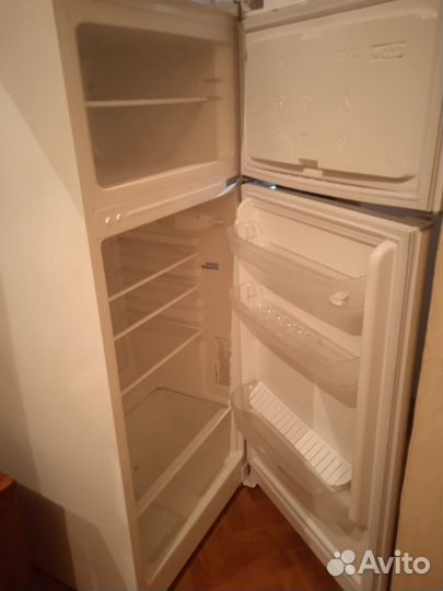 Холодильник indesit